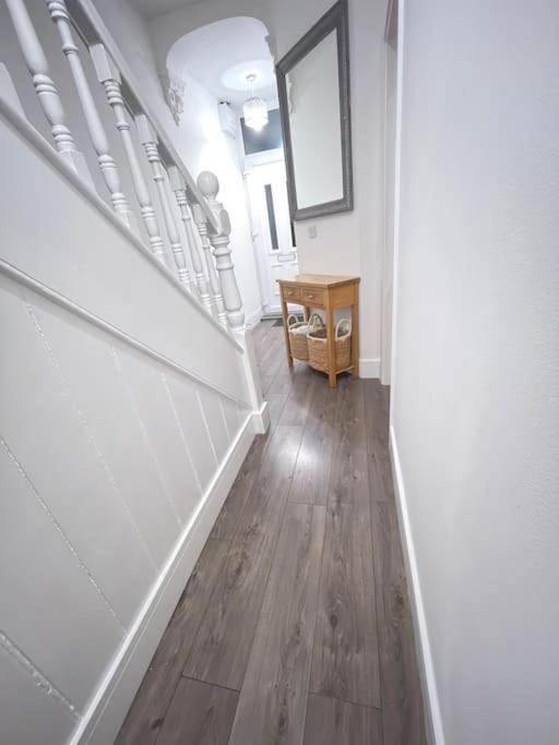 Modern, Spacious And Central Location Aberdare Εξωτερικό φωτογραφία