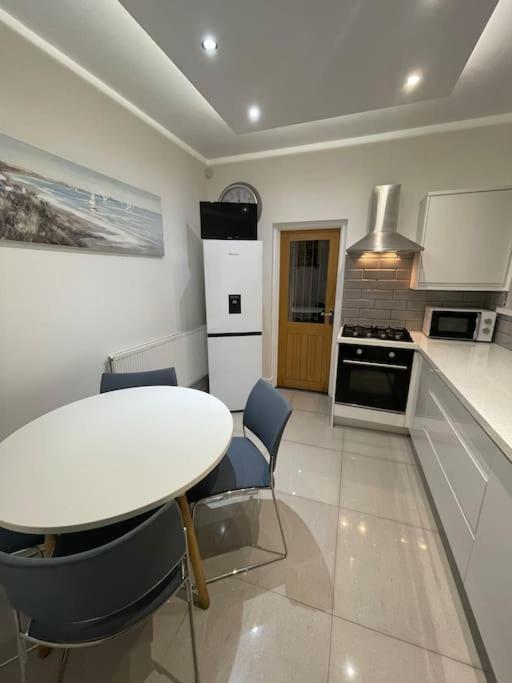 Modern, Spacious And Central Location Aberdare Εξωτερικό φωτογραφία