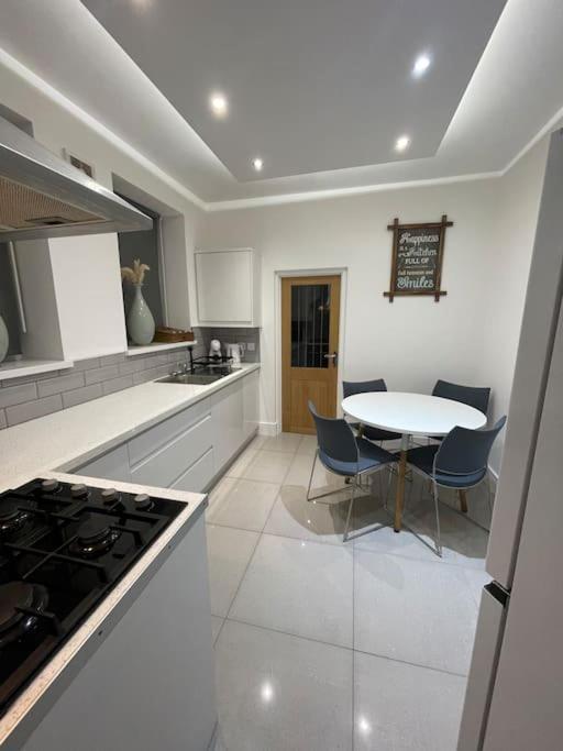 Modern, Spacious And Central Location Aberdare Εξωτερικό φωτογραφία