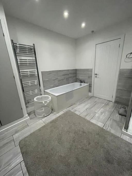 Modern, Spacious And Central Location Aberdare Εξωτερικό φωτογραφία