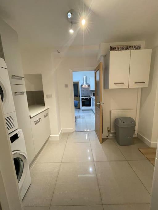 Modern, Spacious And Central Location Aberdare Εξωτερικό φωτογραφία
