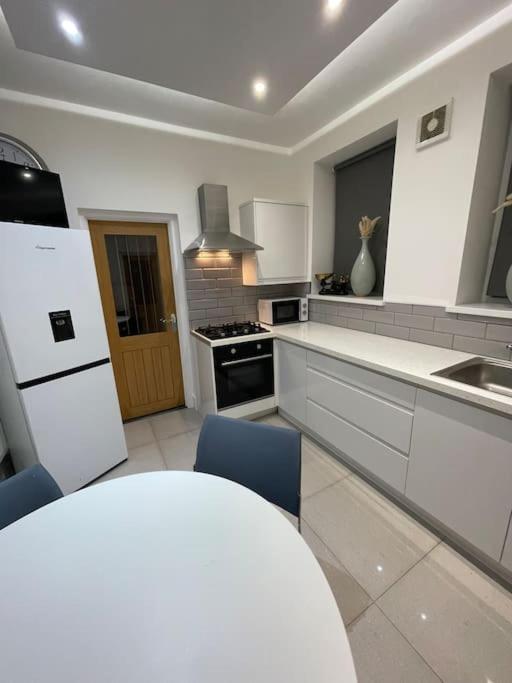 Modern, Spacious And Central Location Aberdare Εξωτερικό φωτογραφία