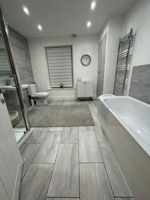 Modern, Spacious And Central Location Aberdare Εξωτερικό φωτογραφία